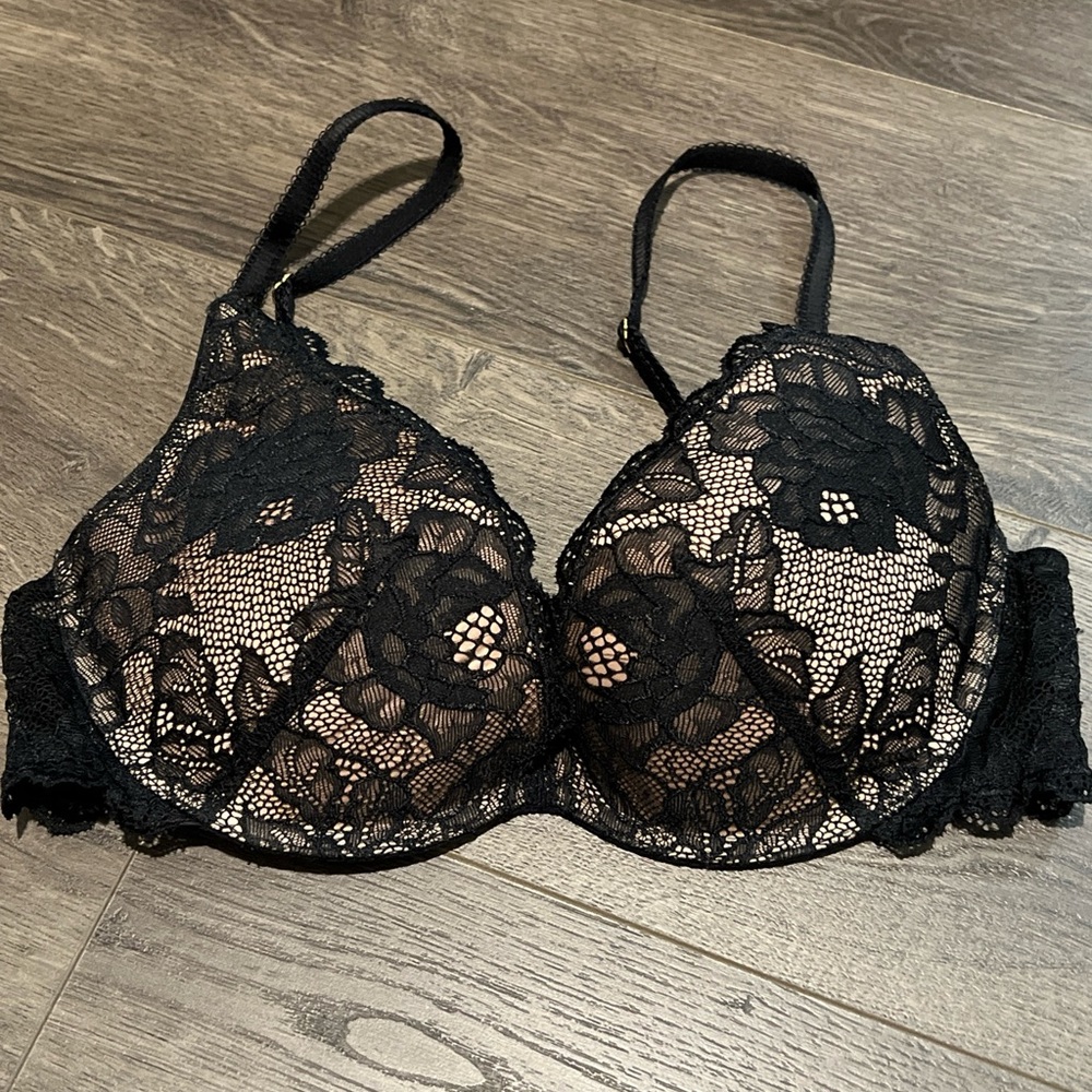Victorias Secret Bombshell Plunge Push-up Bra Black Lace Detail 34C